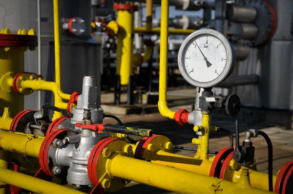 Manometry, tlakové plynové potrubí s ventilem — Stock fotografie