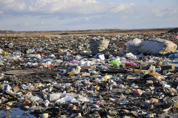 Waste on the junkyard — Stock Photo, Image