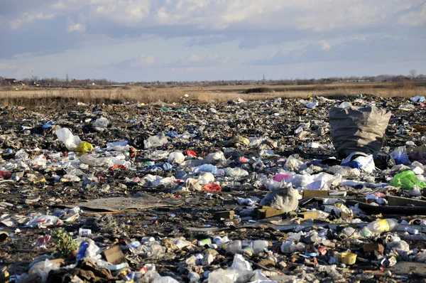 Waste on the junkyard — Stock Photo, Image