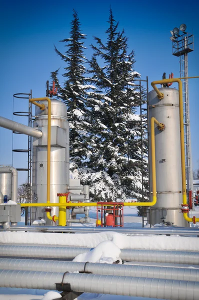 Plantas de petróleo e gás no inverno — Fotografia de Stock