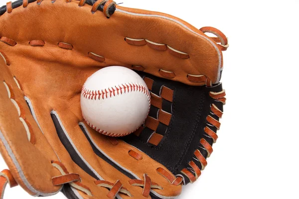 Een honkbal handschoen en bal op een witte achtergrond — Stockfoto