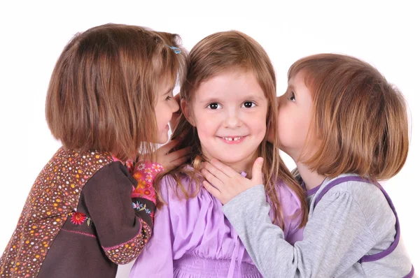 3 人の女の子のささやき — ストック写真