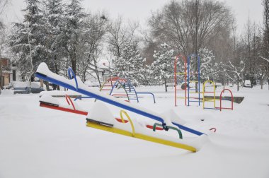 karla kaplı boş Bahçesi