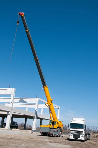 Crane works on construction — Stock Photo, Image
