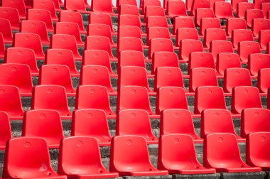 Kırmızı stadyum koltukları stand