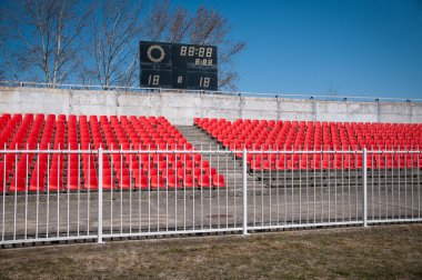 Kırmızı stadyum koltukları stand