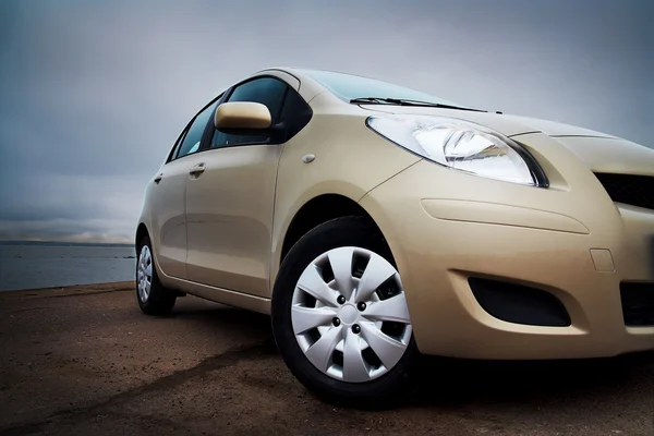 Front-side closeup of a beige car — Stock Photo, Image
