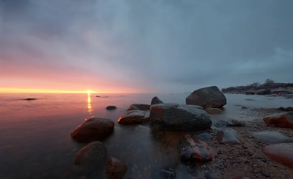 穏やかな湾の夕日 — ストック写真