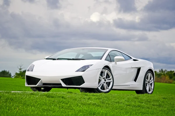Supercar in golf club — Stock Photo, Image