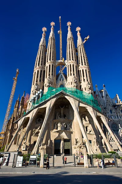 Katedrála Sagrada familia v Barceloně, Španělsko — Stock fotografie