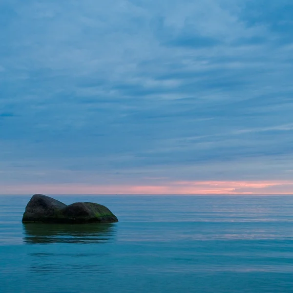 Dos piedras en el mar — Foto de Stock