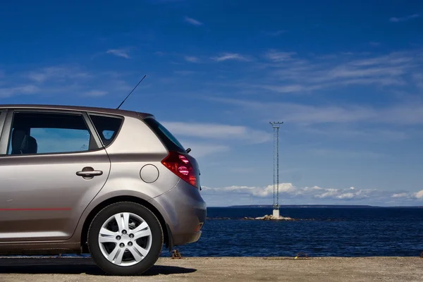 Coche cerca del mar —  Fotos de Stock