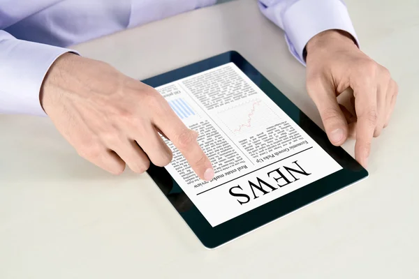 Touching Screen With News On Tablet PC — Stock Photo, Image