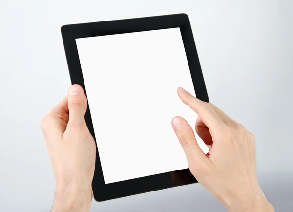 Segurando e ponto no PC Tablet Eletrônico — Fotografia de Stock