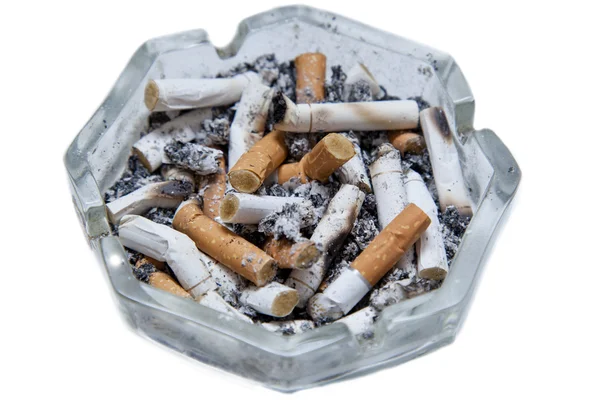 Cinzeiro com pontas de cigarro — Fotografia de Stock