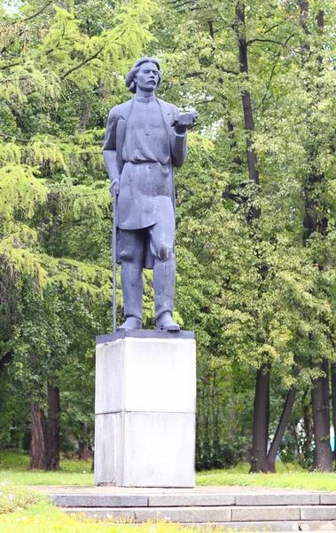 Σοβιετικό συγγραφέα Μαξίμ Γκόρκι μνημείο — Φωτογραφία Αρχείου