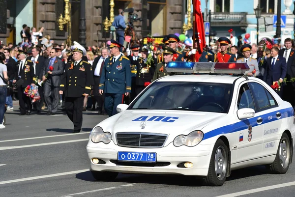 Mercedes Polizeiauto, nevsky Aussicht — Stockfoto