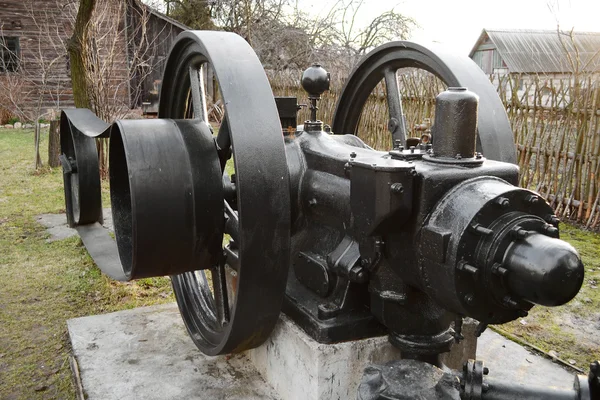 Паровой двигатель старой мельницы — стоковое фото