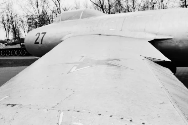 El ala de un viejo avión militar ruso MiG-15 — Foto de Stock