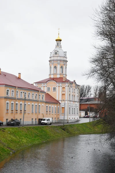 在 st.peterburg alexandro nevskay 修道院 — 图库照片