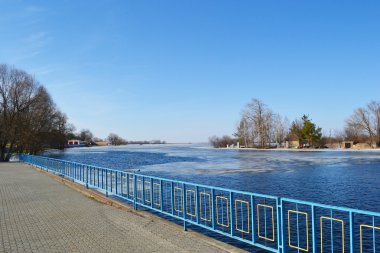 nehir üzerinde erken Bahar pripyat