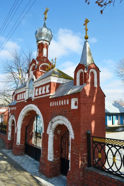 A entrada para a pequena igreja rural — Fotografia de Stock