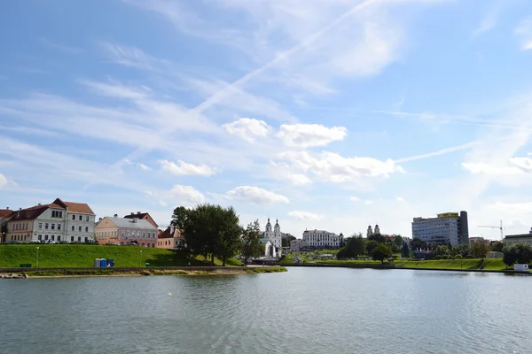 Vista de Minsk em um dia ensolarado de verão — Fotografia de Stock