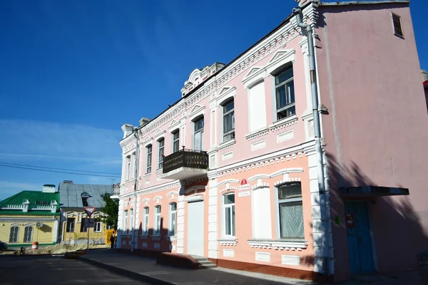 Gebäude in der Altstadt von Pinsk an einem sonnigen Sommertag — Stockfoto
