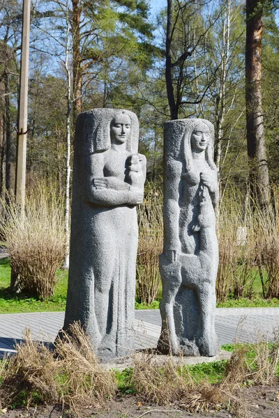 Skulptur im Frühlingspark — Stockfoto