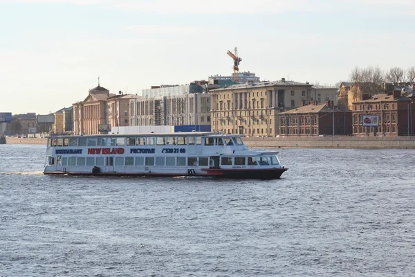 Vue sur la rivière Neva, Saint-Pétersbourg — Photo