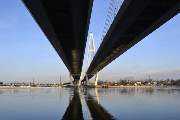 Καλώδιο-ενισχυμένος γέφυρα στην Αγία Πετρούπολη. — Φωτογραφία Αρχείου