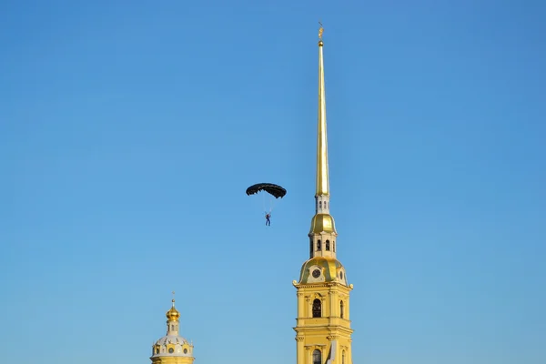 stock image The spire of Peter and Paul Fortress and parachutist