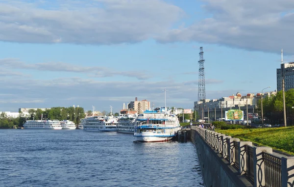 Embankment a San Pietroburgo — Foto Stock