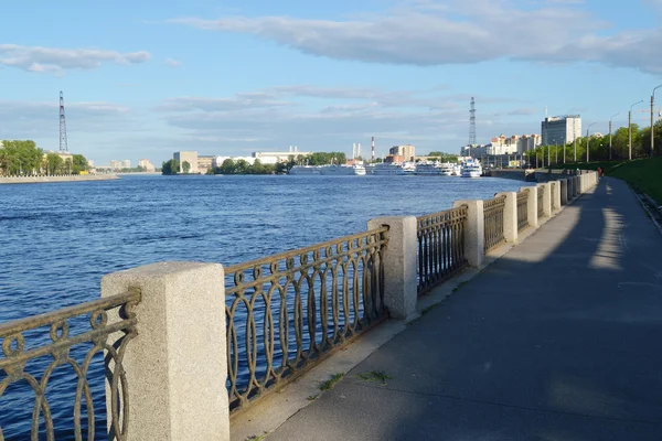 サンクトペテルブルグの堤防 — ストック写真