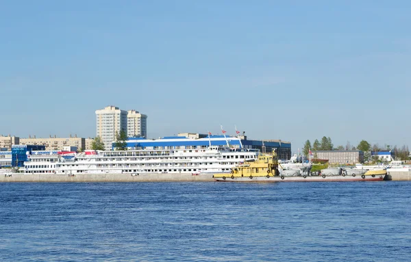 Embankment do rio Neva, São Petersburgo — Fotografia de Stock