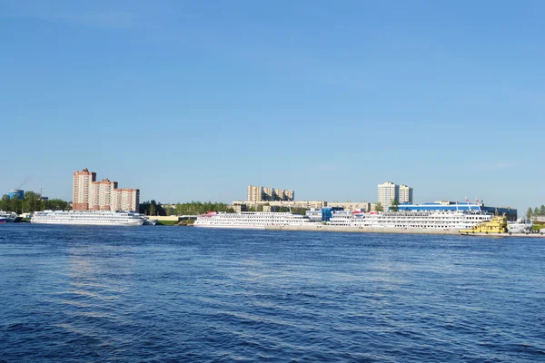 Embankment de la rivière Neva, Saint-Pétersbourg — Photo