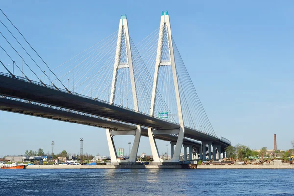 Cable-braced bridge in St.Petersburg. — Stock Photo, Image