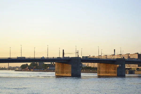 Rivier de Neva en Volodarsky bridge, St.Petersburg — Stockfoto