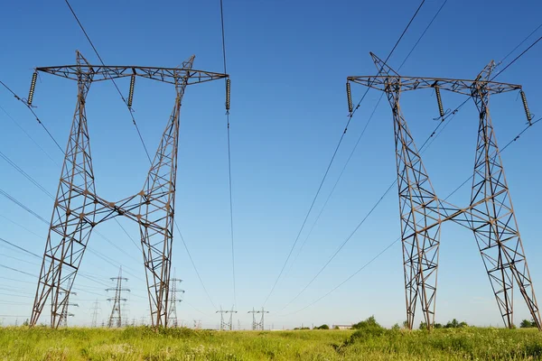 Polony elektroenergetyczne — Zdjęcie stockowe
