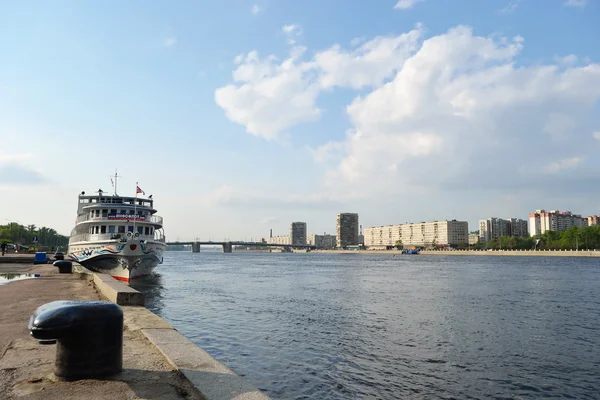 Vue du remblai de la rivière Neva, Saint-Pétersbourg — Photo