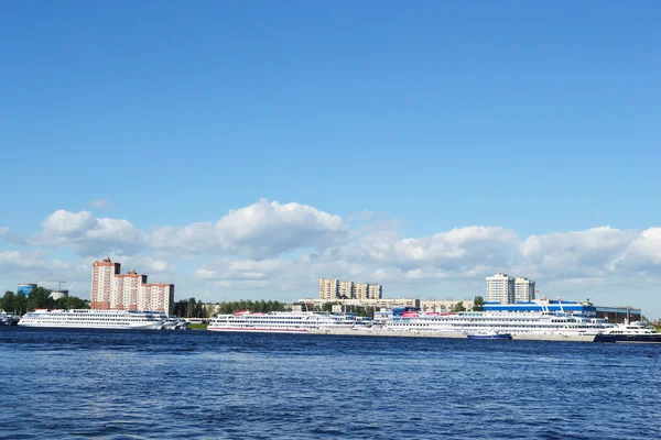 Набережна річки Нева, Санкт-Петербург — стокове фото