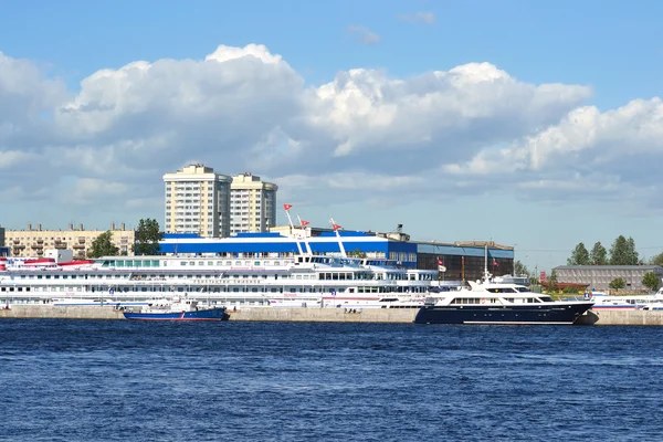 Embankment del río Neva, San Petersburgo —  Fotos de Stock