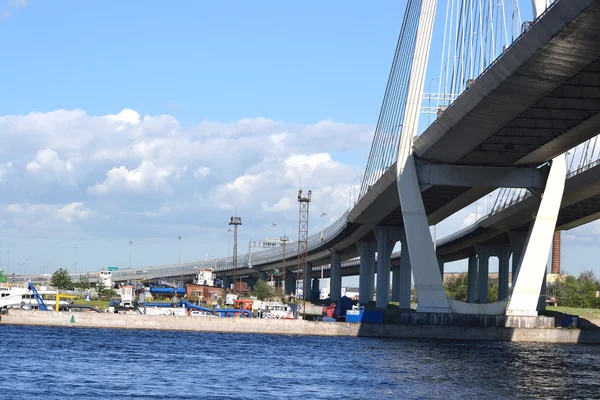 路堤的涅瓦河，圣彼得堡 — 图库照片