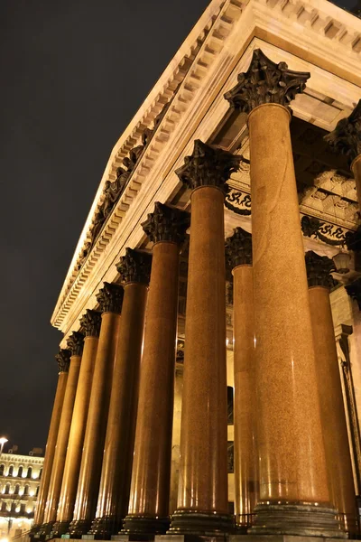 Cattedrale di St. Isaak'c di notte a San Pietroburgo — Foto Stock