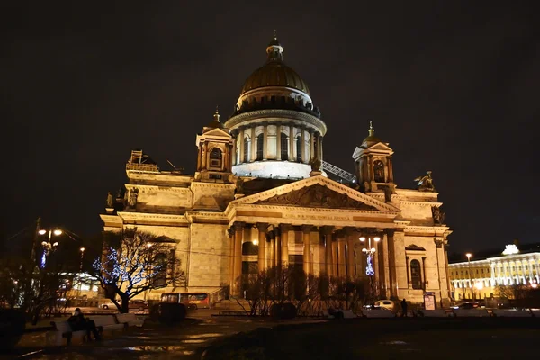 Katedra isaak'c w nocy — Zdjęcie stockowe