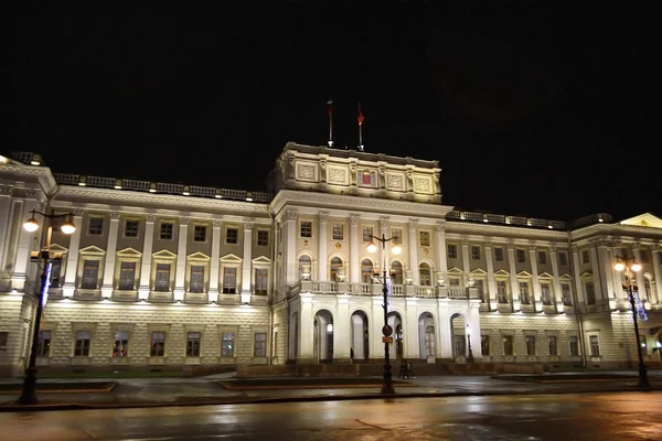 Widok Pałacu Maryjskiego w nocy — Zdjęcie stockowe
