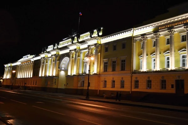 Γερουσία και σύνοδος κτίριο τη νύχτα, Αγία Πετρούπολη — Φωτογραφία Αρχείου