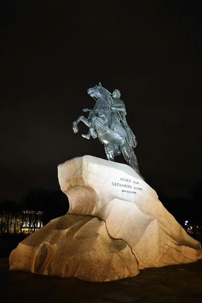 Monumento di Pietro il Primo di notte — Foto Stock