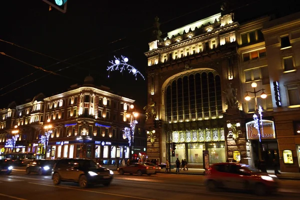 Loja de irmãos Eliseieff à noite, São Petersburgo — Fotografia de Stock