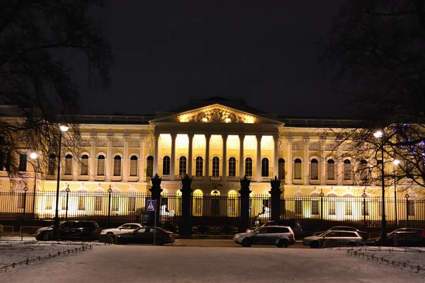 Museu Russo. O Palácio Mikhailovsky à noite . — Fotografia de Stock